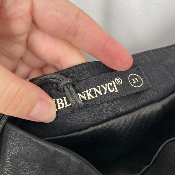 Blank NYC Sable Faux Leather Skirt in Black Size 31 NWT - Picture 6 of 10